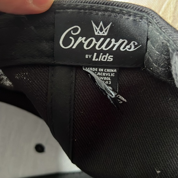 Lids Black Hat Classic 6-Panel Design - Picture 3 of 3